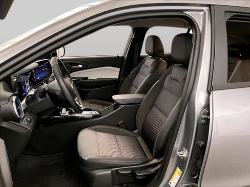Used 2024 Chevrolet Trax LT w/ Driver Confidence Package FWD image 24