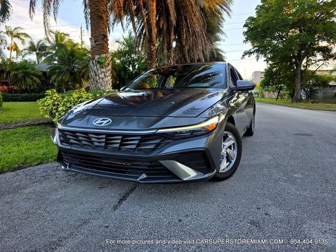 Used 2024 Hyundai Elantra SE image 10