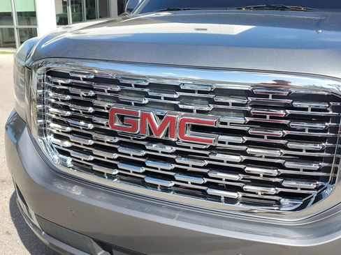 Used 2019 GMC Yukon XL SLT w/ Open Road Package image 9