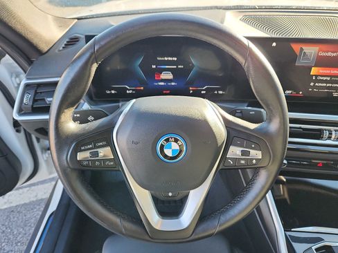 Certified 2023 BMW i4 eDrive40 w/ Premium Package RWD image 19