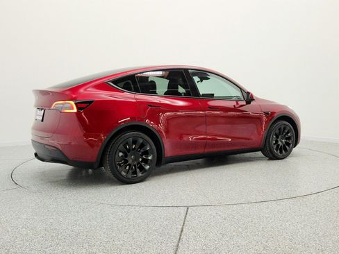 Used 2024 Tesla Model Y Long Range AWD/4WD image 5