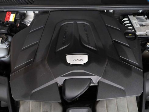 Used 2021 Porsche Cayenne image 42