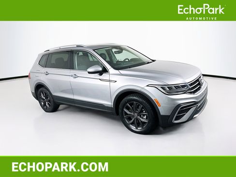 Used 2022 Volkswagen Tiguan SE w/ Panoramic Sunroof Package image 1