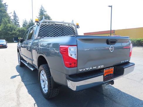Used 2018 Nissan Titan SV AWD/4WD image 5