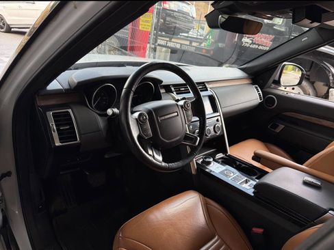 Used 2017 Land Rover Discovery HSE AWD/4WD image 5
