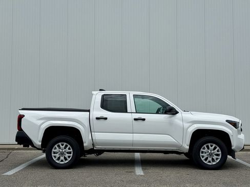 Used 2024 Toyota Tacoma SR image 6