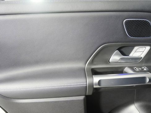 Used 2021 Mercedes-Benz GLB 250 4MATIC image 13