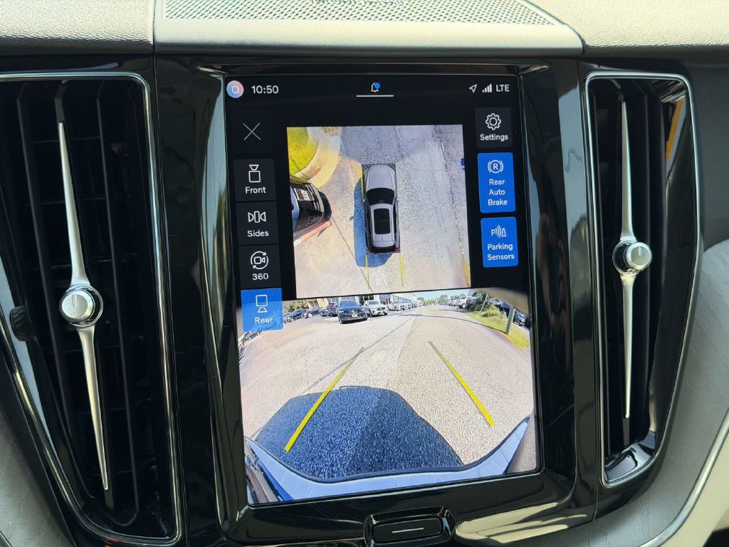 Used 2024 Volvo XC60 T8 Plus w/ Protection Package Premier AWD/4WD image 4