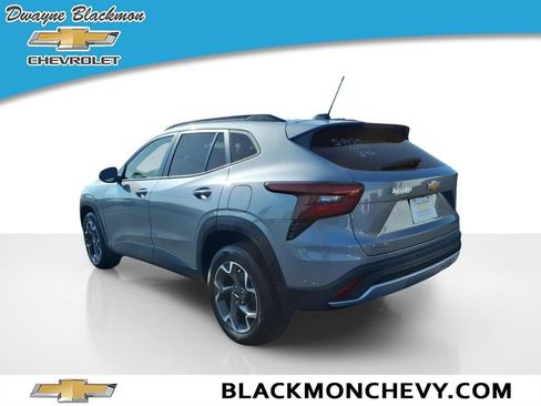 Used 2024 Chevrolet Trax LT w/ Driver Confidence Package FWD image 5