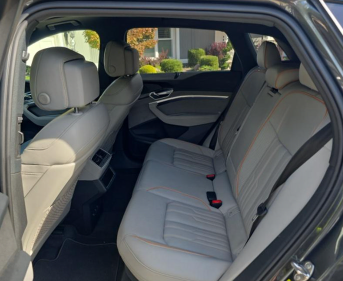 Used 2024 Audi Q8 e-tron Prestige AWD/4WD image 6