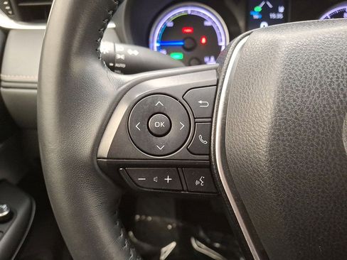 Certified 2022 Toyota Venza LE image 17