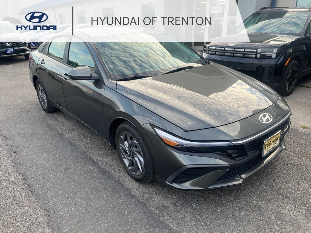 Certified 2024 Hyundai Elantra SEL FWD image 1