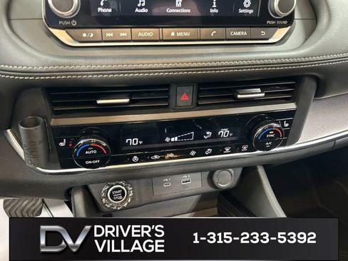 Used 2023 Nissan Rogue SV w/ SV Premium B Package image 16
