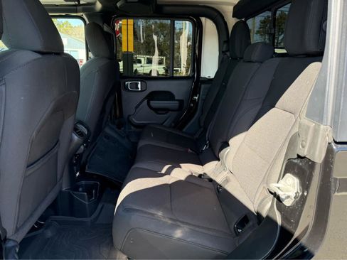 Used 2023 Jeep Gladiator Sport image 23