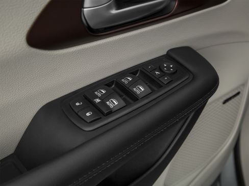 Used 2018 Chrysler Pacifica Limited FWD image 14