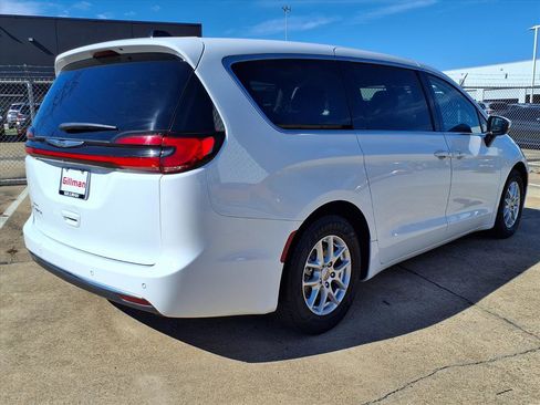 Used 2023 Chrysler Pacifica Touring-L image 24