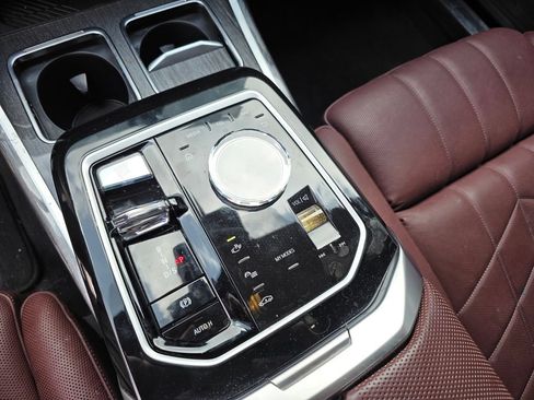 Certified 2024 BMW 760i xDrive w/ Executive Package AWD/4WD image 24