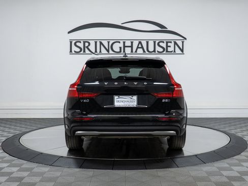 Used 2024 Volvo V60 B5 Cross Country Plus image 6