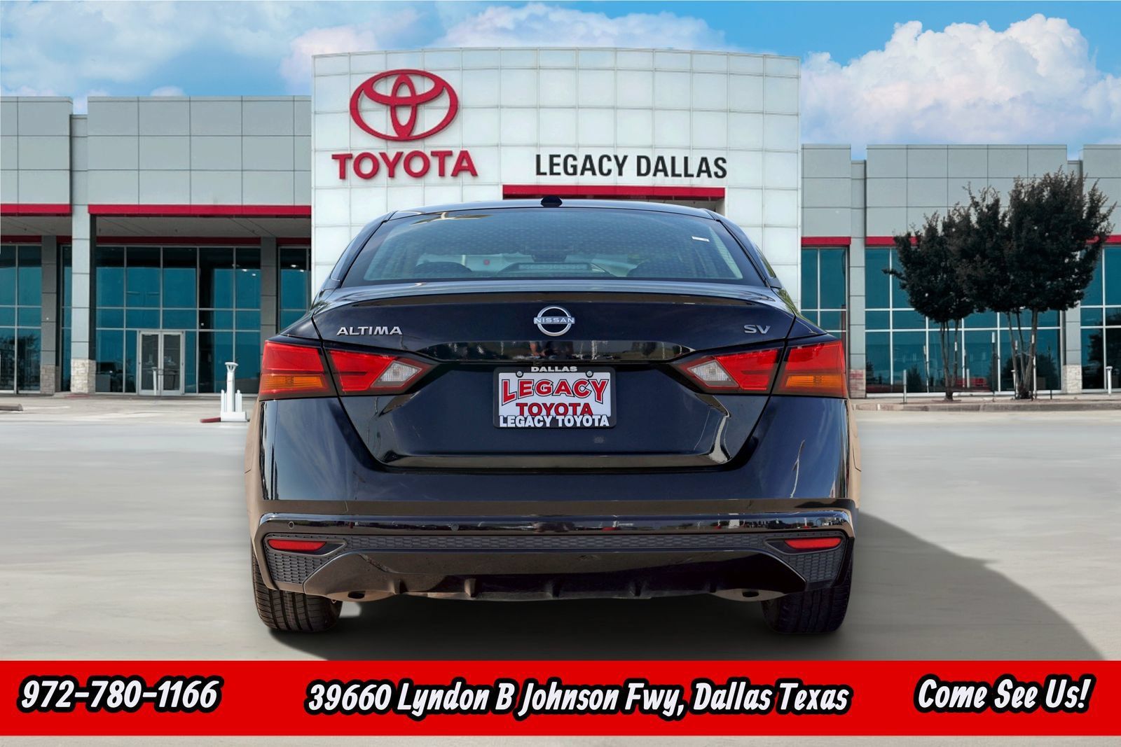 Used 2024 Nissan Altima 2.5 SV FWD image 8