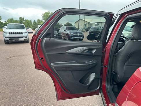 Used 2023 Chevrolet TrailBlazer RS w/ Convenience Package FWD image 21