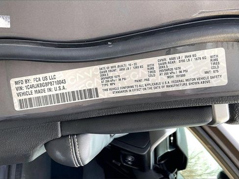 Used 2023 Jeep Grand Cherokee L Limited w/ Black Appearance Package image 32