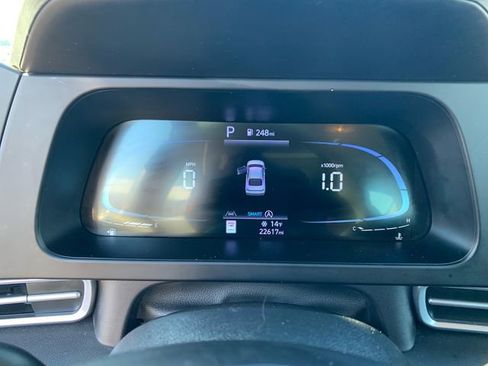 Used 2024 Hyundai Elantra SE image 19