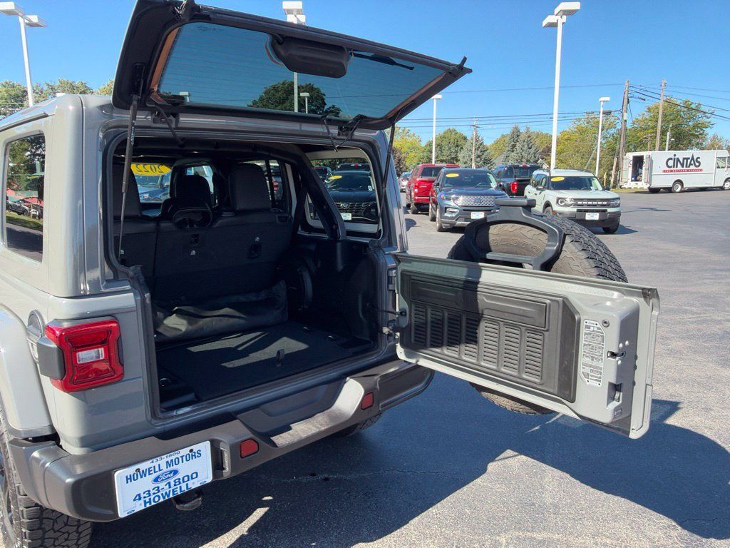 Used 2022 Jeep Wrangler Unlimited Sahara AWD/4WD image 10