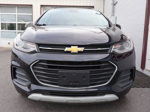 Used 2021 Chevrolet Trax LT w/ LT Convenience Package AWD/4WD image 2