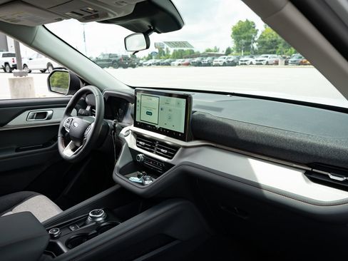 New 2026 Ford Explorer Active RWD image 22