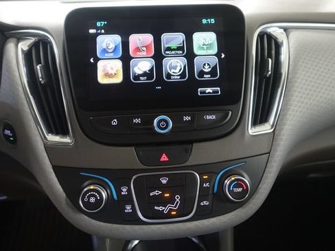 Used 2018 Chevrolet Malibu LT FWD image 15