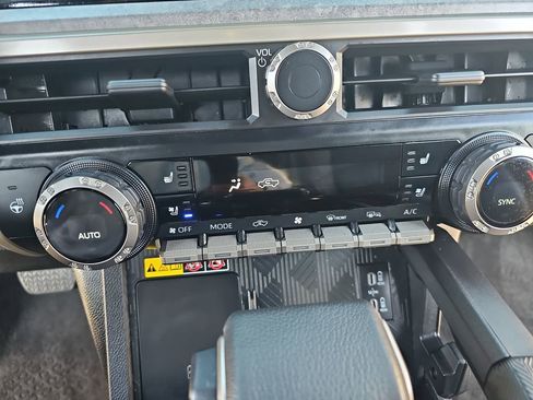 Used 2025 Toyota Tacoma Trailhunter image 20