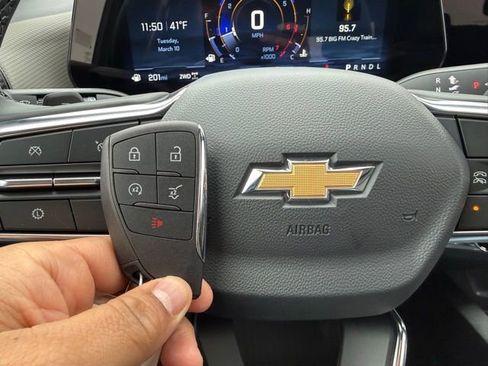 New 2026 Chevrolet Equinox LT w/ Convenience Package II AWD/4WD image 40