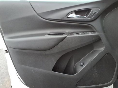 Used 2019 Chevrolet Equinox LT w/ Sun & Navigation Package image 10