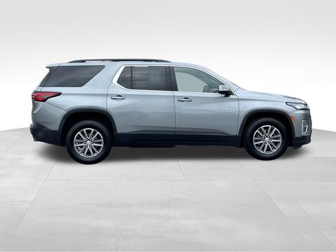 Used 2023 Chevrolet Traverse LT image 3