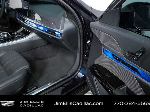 Used 2023 BMW 760i xDrive AWD/4WD image 24