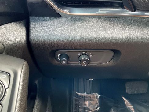 Used 2023 Chevrolet Traverse RS FWD image 33