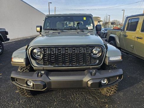 Used 2026 Jeep Gladiator Sport AWD/4WD image 2