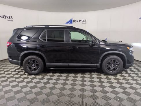Certified 2025 Honda Pilot TrailSport image 10