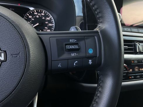 Used 2025 Nissan Pathfinder SV FWD image 31