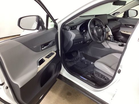 Used 2024 Toyota Venza Limited AWD/4WD image 11
