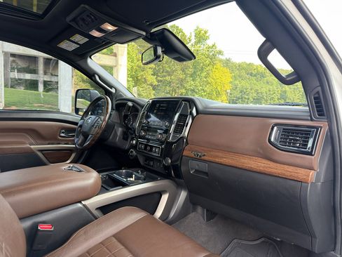 Used 2021 Nissan Titan Platinum Reserve w/ Moonroof Package AWD/4WD image 21