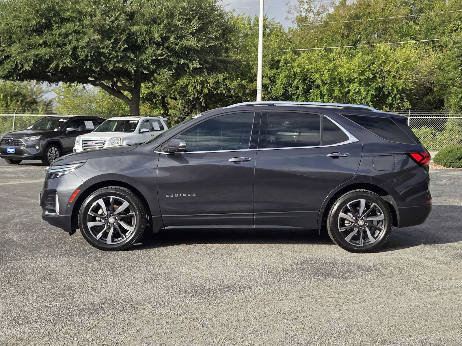 Used 2022 Chevrolet Equinox Premier FWD image 4