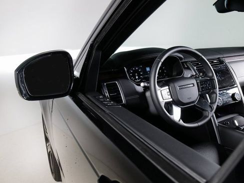 Used 2025 Land Rover Discovery Dynamic SE AWD/4WD image 25
