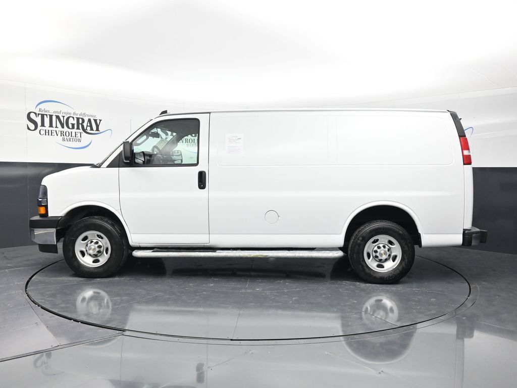 Used 2025 Chevrolet Express 2500 w/ Driver Convenience Package RWD image 5