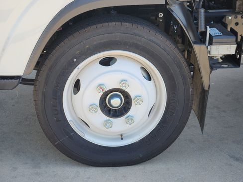 New 2024 Chevrolet Low Cab Forward image 16