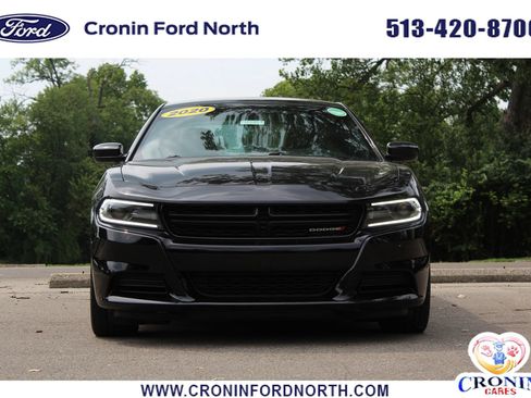 Used 2020 Dodge Charger SXT w/ Blacktop Package RWD image 2