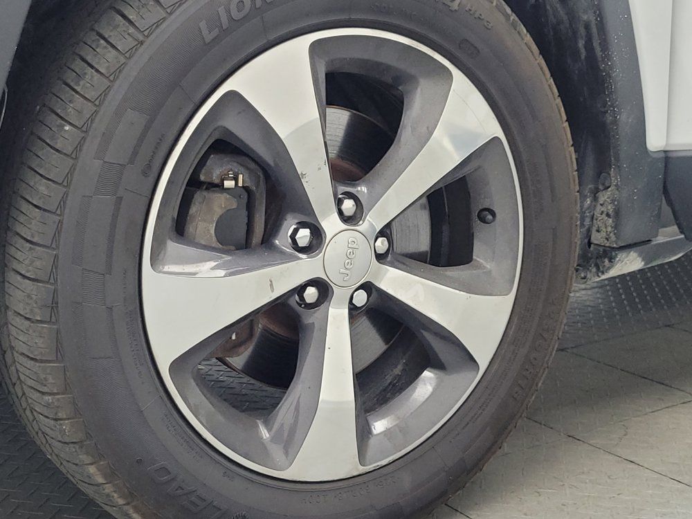 Used 2019 Jeep Cherokee Limited AWD/4WD image 31