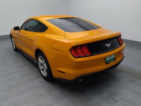 Used 2018 Ford Mustang Coupe RWD image 5