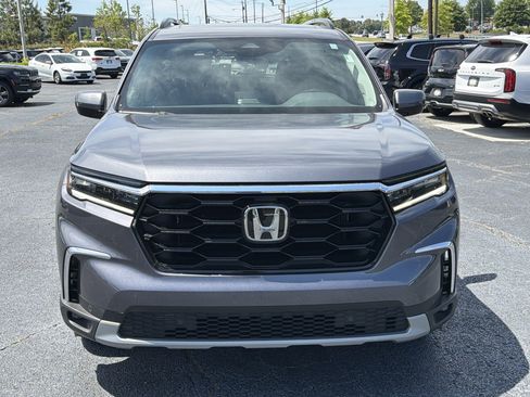 Used 2025 Honda Pilot Touring image 2