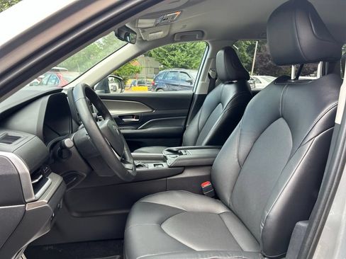 Used 2025 Toyota Grand Highlander AWD Hybrid image 11